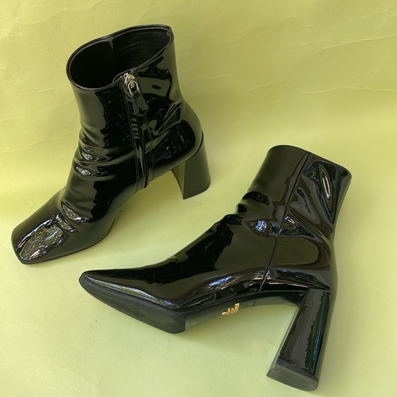 Prada black patent leather booties - Picture 5 of 16